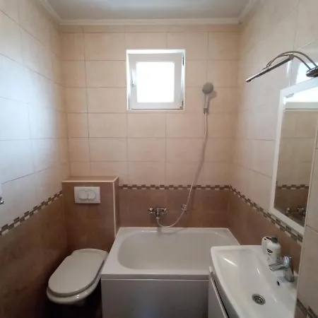 Apartment Peaceful And Spacious With Free Parking *